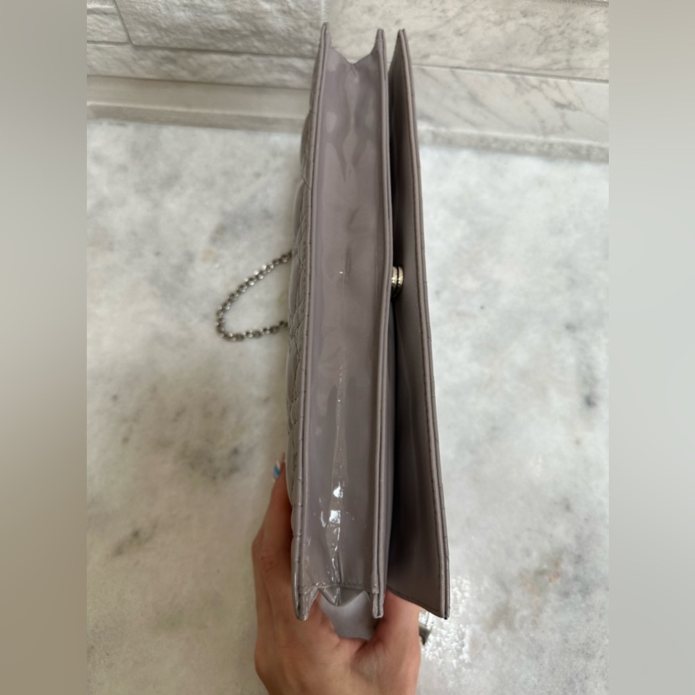 ❤️SOLD❤️Dior Clutch WOC on silver chain Gray/Lilac Neutral color patent - Picture 3 of 16